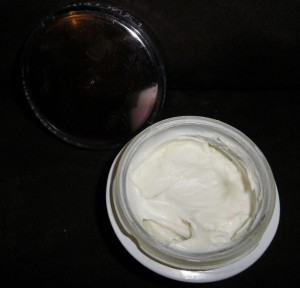 Avocado winter facial cream recipe with lecithin and beeswax as emulsifiers